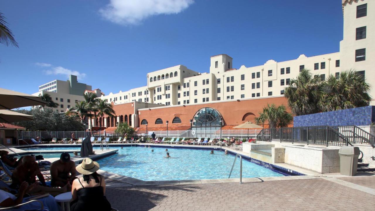 דניה ביץ' On Hollywood Beach - Affordable Two Bedrooms Sleeps 6 With Two Bathrooms מראה חיצוני תמונה