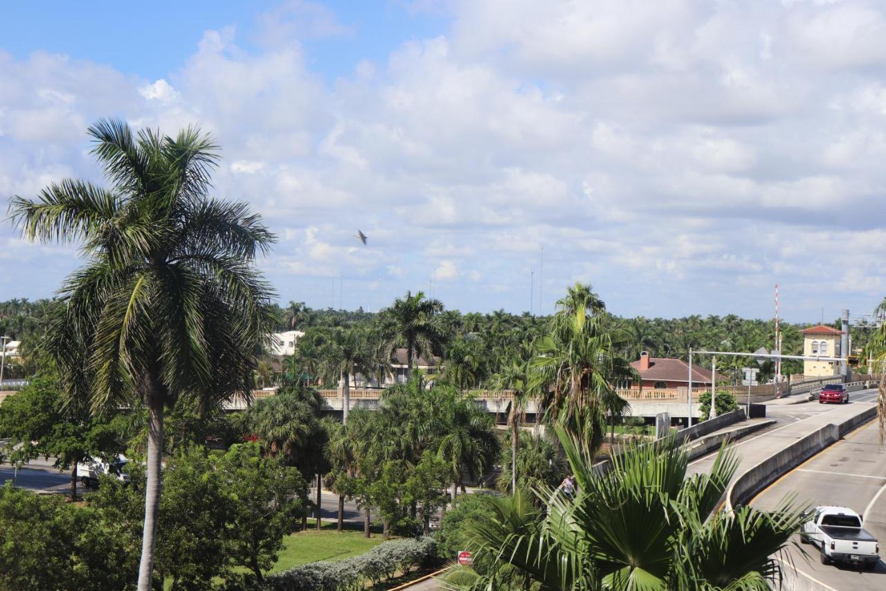 דניה ביץ' On Hollywood Beach - Affordable Two Bedrooms Sleeps 6 With Two Bathrooms מראה חיצוני תמונה