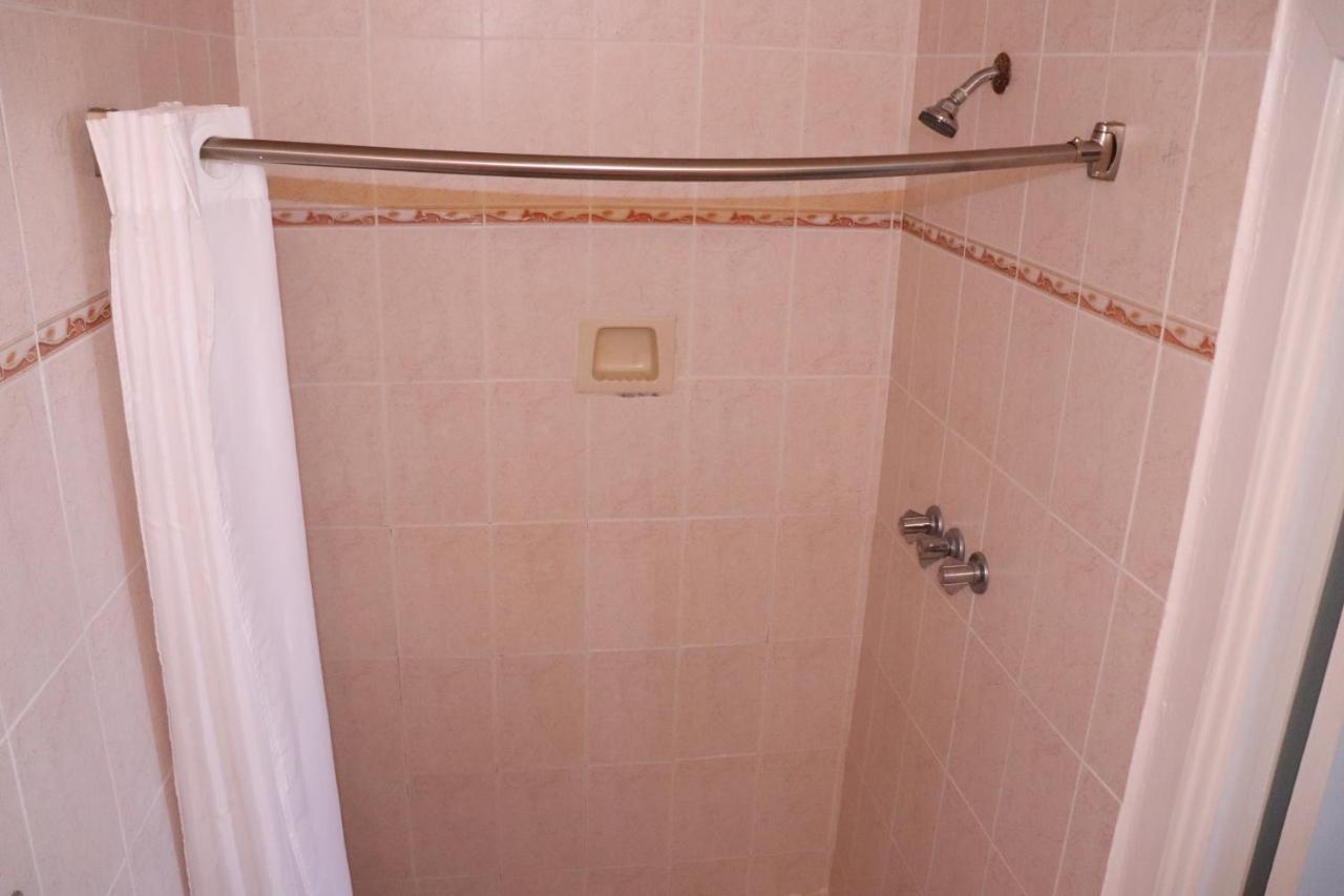 דניה ביץ' On Hollywood Beach - Affordable Two Bedrooms Sleeps 6 With Two Bathrooms מראה חיצוני תמונה