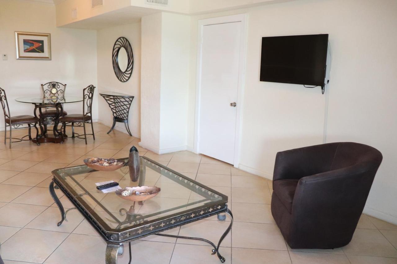 דניה ביץ' On Hollywood Beach - Affordable Two Bedrooms Sleeps 6 With Two Bathrooms מראה חיצוני תמונה